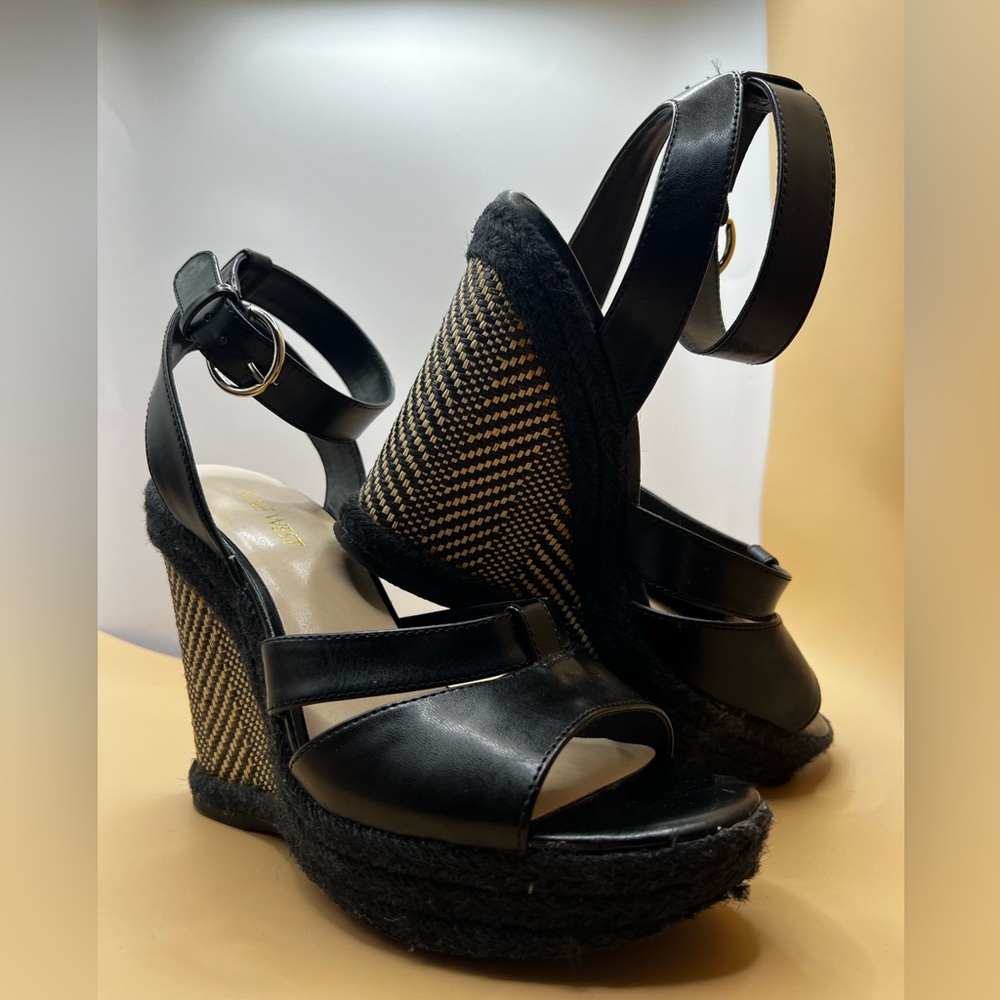 Super cute Nine West wedge